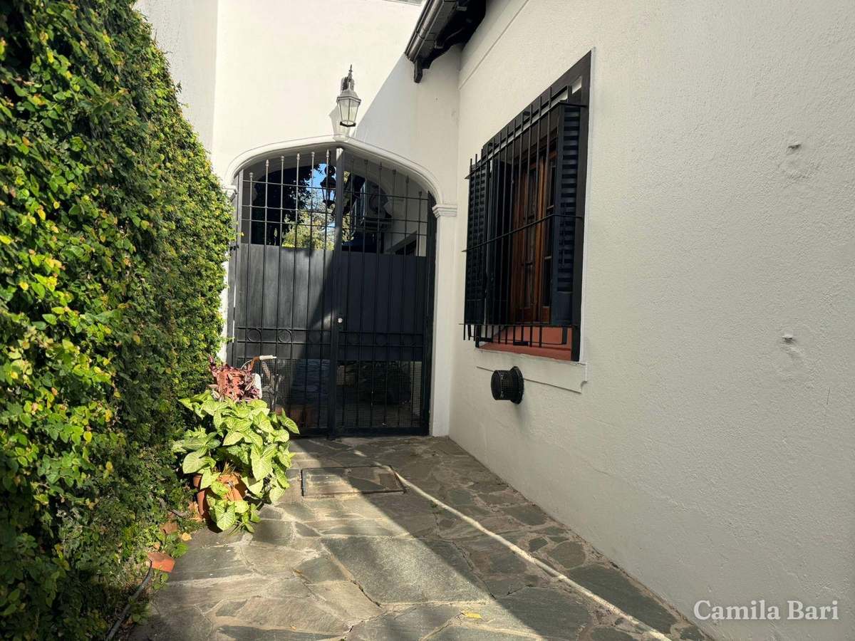 Casa de 8 Ambientes Pileta Climatizada Cochera Vicente López