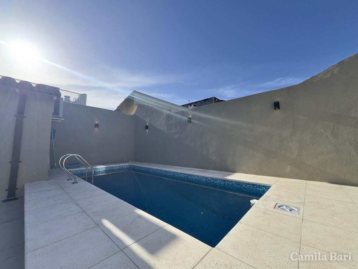 Casa Venta Olivos 5 Ambientes Cocheras Pileta