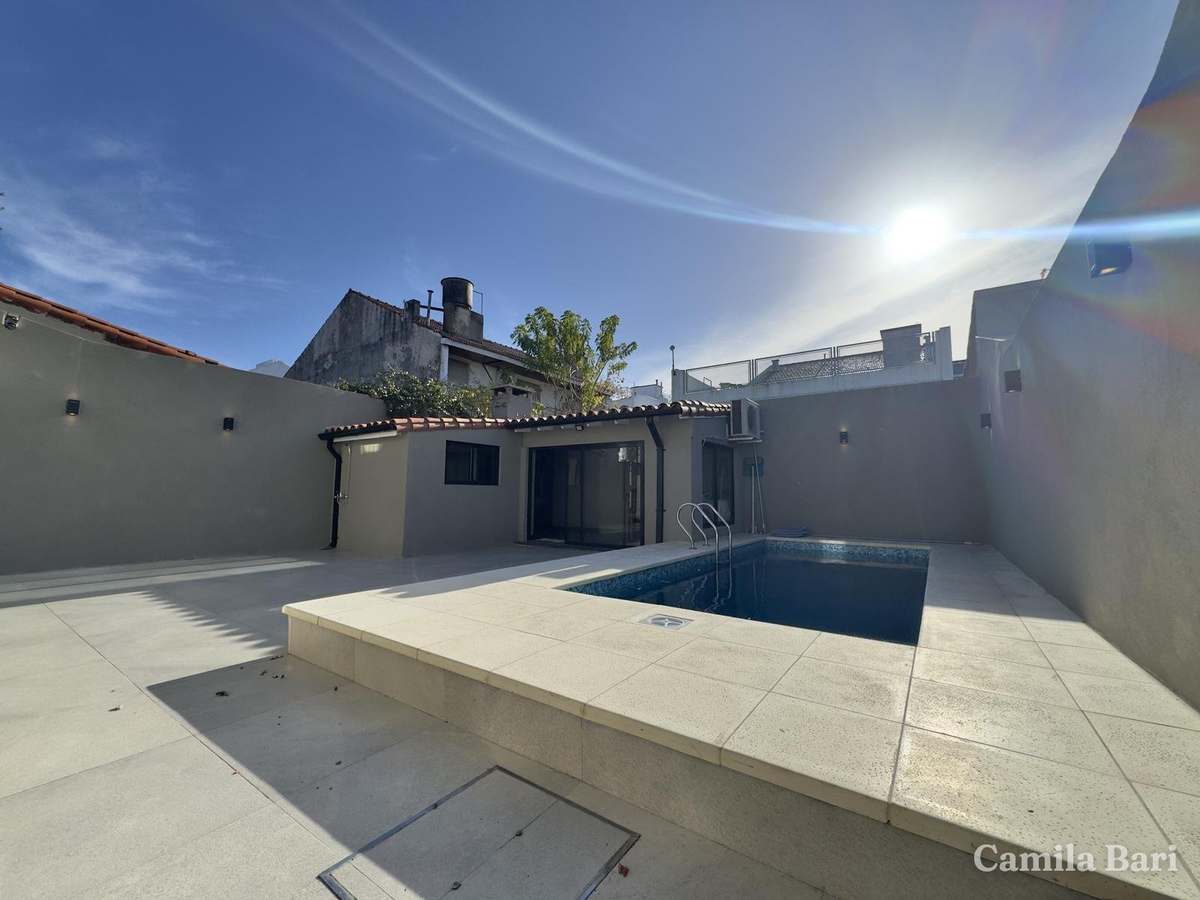 Casa Venta Olivos 5 Ambientes Cocheras Pileta
