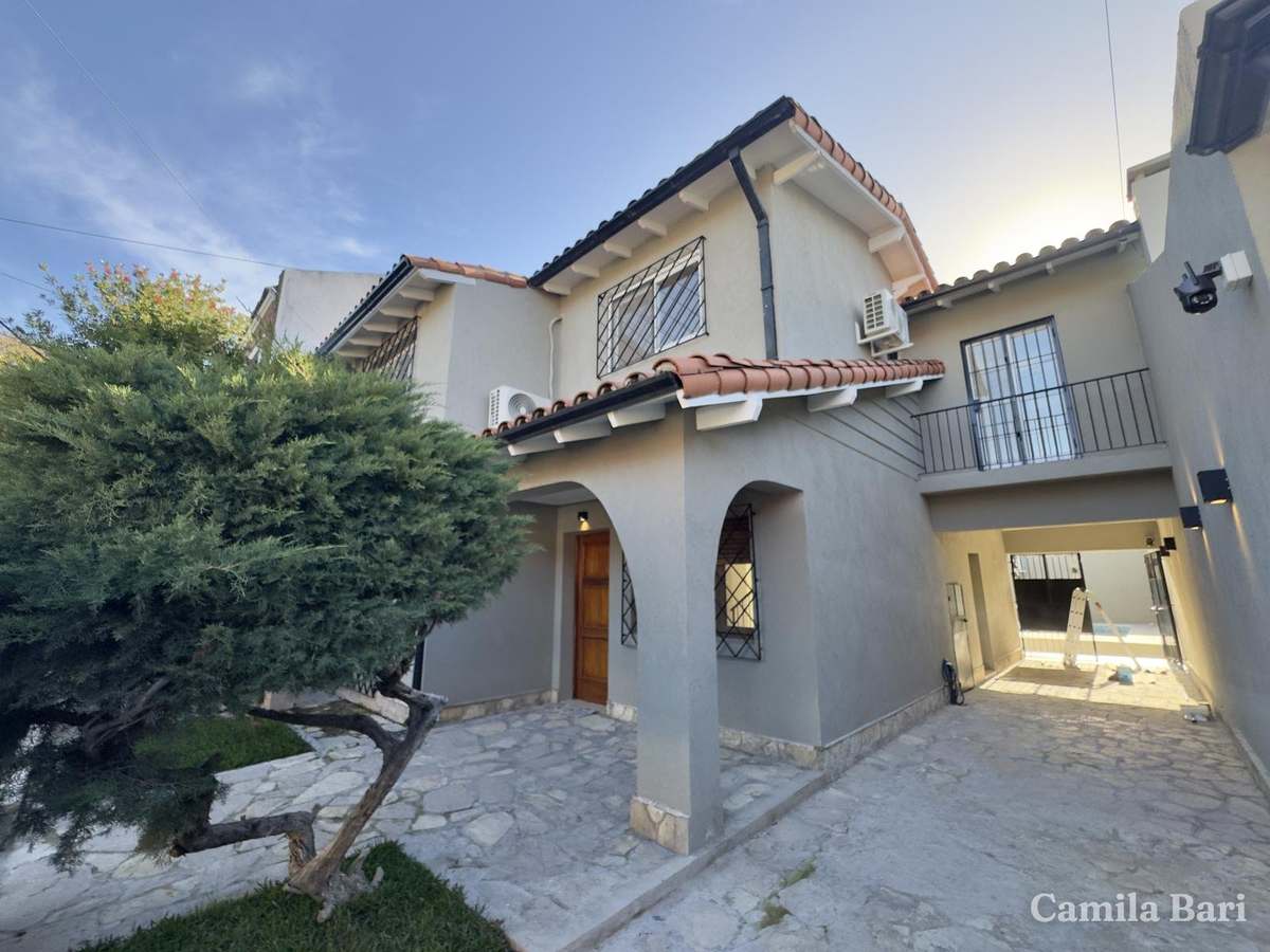 Casa Venta Olivos 5 Ambientes Cocheras Pileta