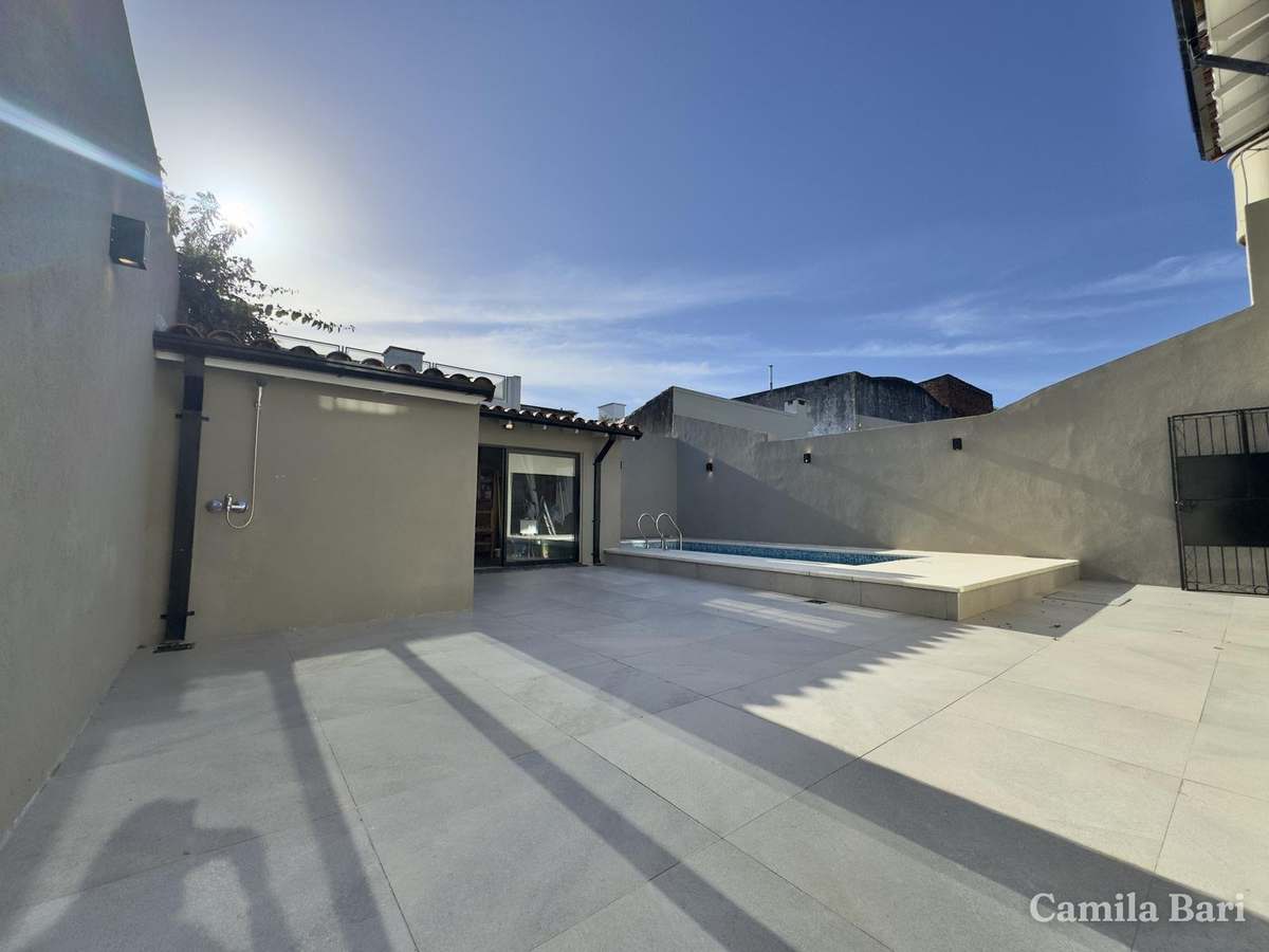 Casa Venta Olivos 5 Ambientes Cocheras Pileta