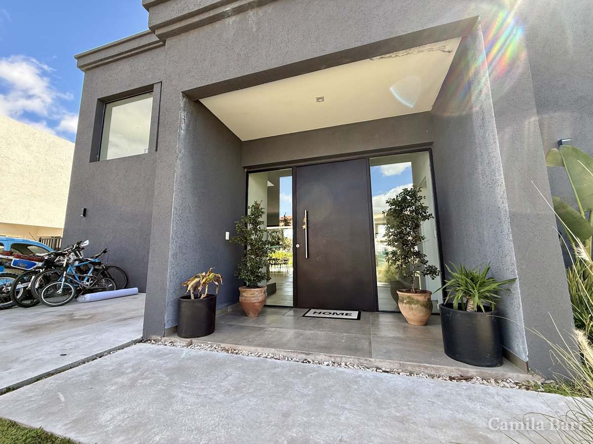 Casa Venta Benavidez 5 Ambientes Pileta Santa Ana